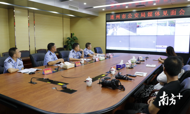 7月28日，連州市公安局交警大隊(duì)召開(kāi)暑期道路交通安全工作新聞媒體見(jiàn)面會(huì)。段燦攝