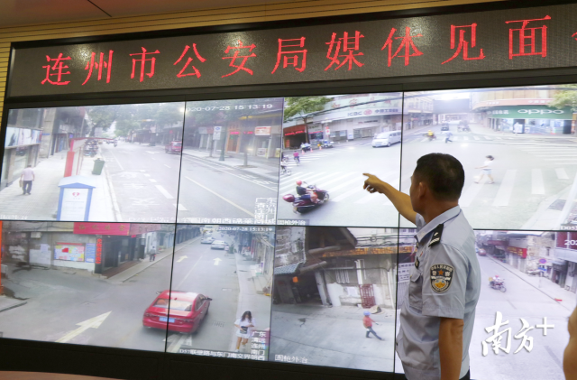 媒體見(jiàn)面會(huì)回應(yīng)了市民關(guān)注的市區(qū)部分道路自28日0時(shí)起實(shí)施單向行駛的熱點(diǎn)問(wèn)題。段燦攝