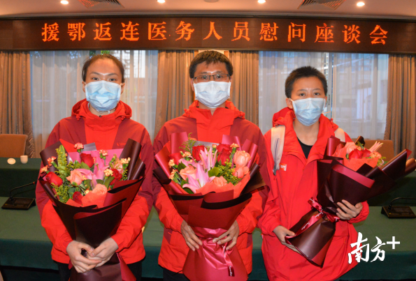 支援湖北、奮戰(zhàn)抗疫一線的莫文慶、曾慧、丘金霞3人入選2020年“清遠(yuǎn)市最美人物之最美醫(yī)生/護(hù)士”。黃津 攝