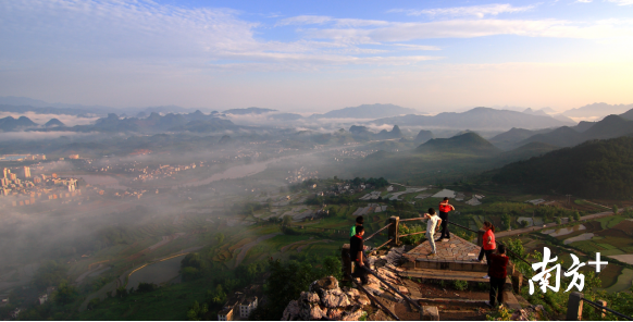 巾峰遠眺。張志勇 攝