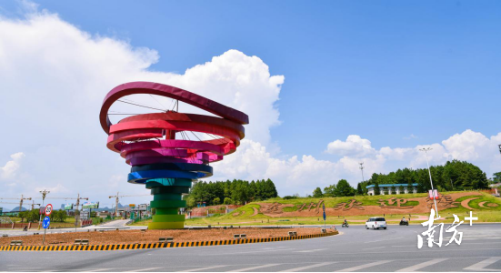 高速出口新貌。曾亮超 攝